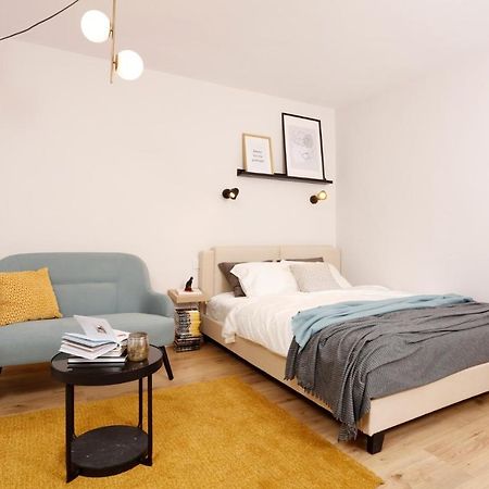 Brand New Lovely Studio Near Metro Station Bukarest Exteriör bild